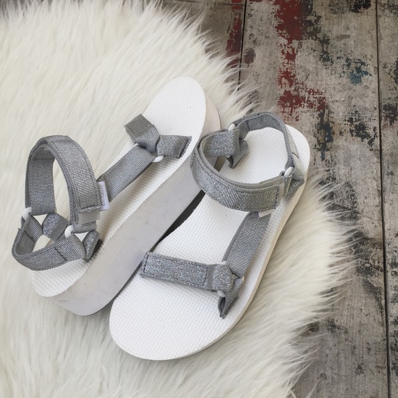 silver tevas